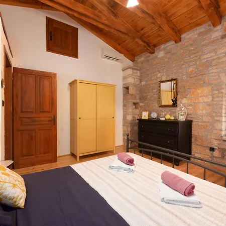 Ferienhaus In Krculi Mit Privatem Pool 펜션 *