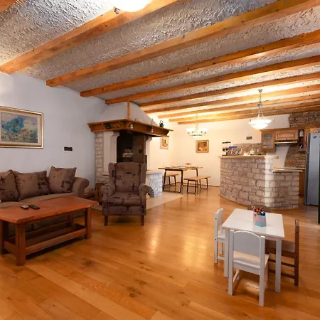 Feriehus In Krculi Mit Privatem Pool Žminj