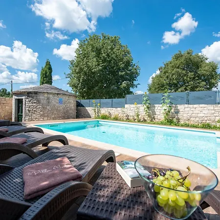In Krculi Mit Privatem Pool *