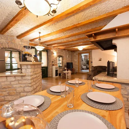 In Krculi Mit Privatem Pool Holiday home Zminj