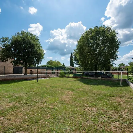In Krculi Mit Privatem Pool Holiday home